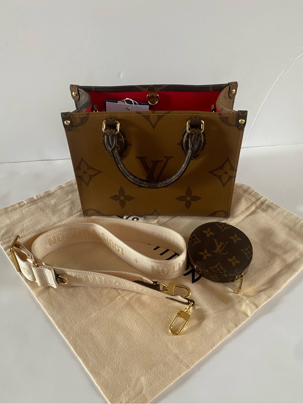 Louis Vuitton onthego PM reverse